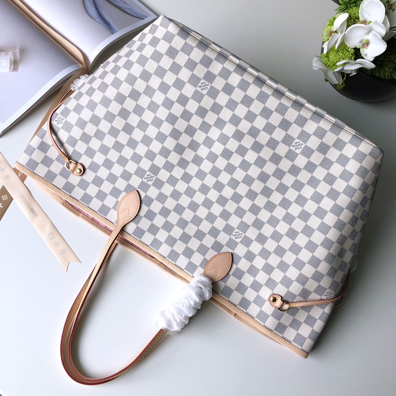 Louis Vuitton Neverfull Bag