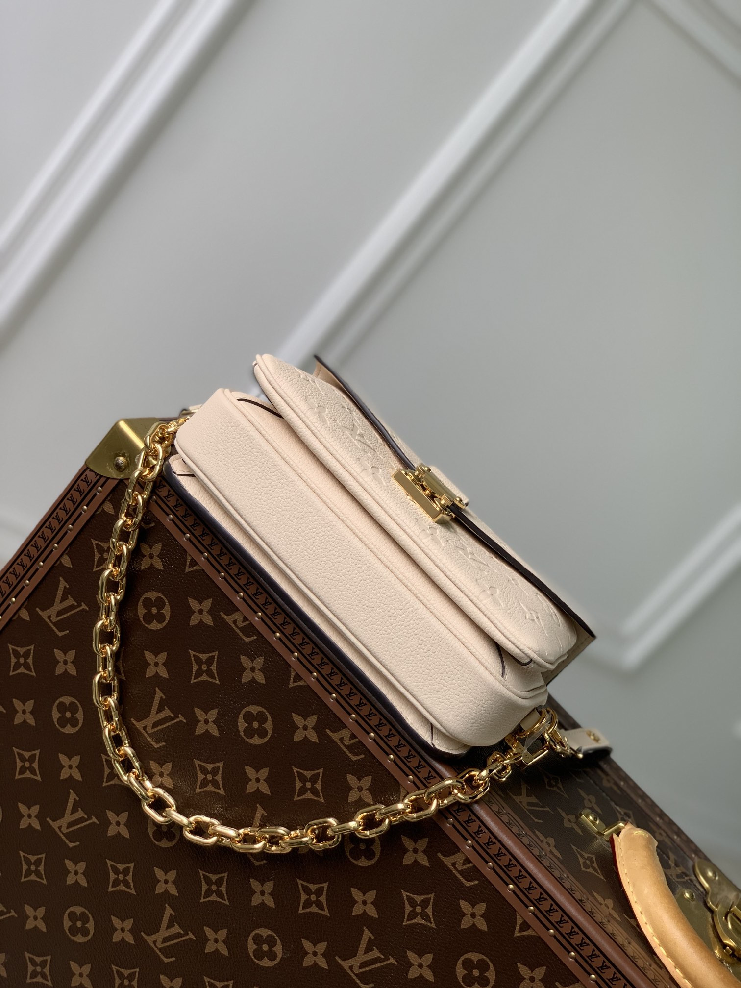 Louis Vuitton Pochette Métis East West Bag