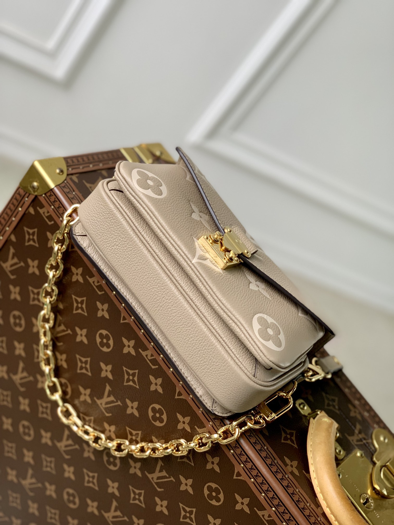 Louis Vuitton Pochette Métis East West Bag