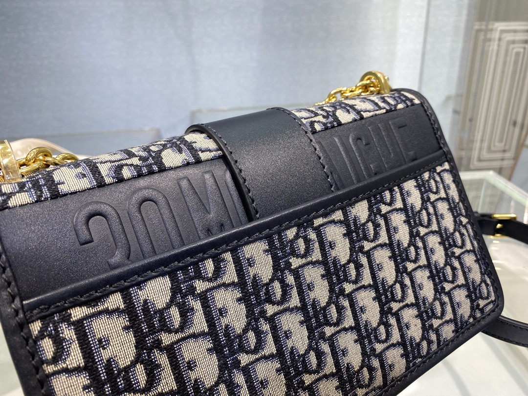 30 Montaigne Chain Bag