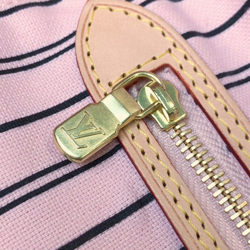Louis Vuitton Neverfull Bag