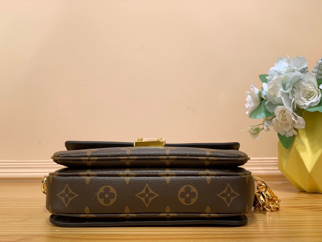 Louis Vuitton Pochette Métis East West Bag