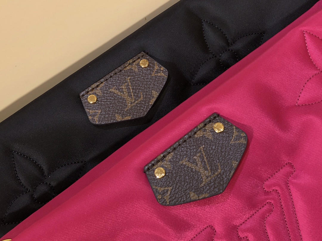 Louis Vuitton Maxi Multi Pochette Accessoires Bag