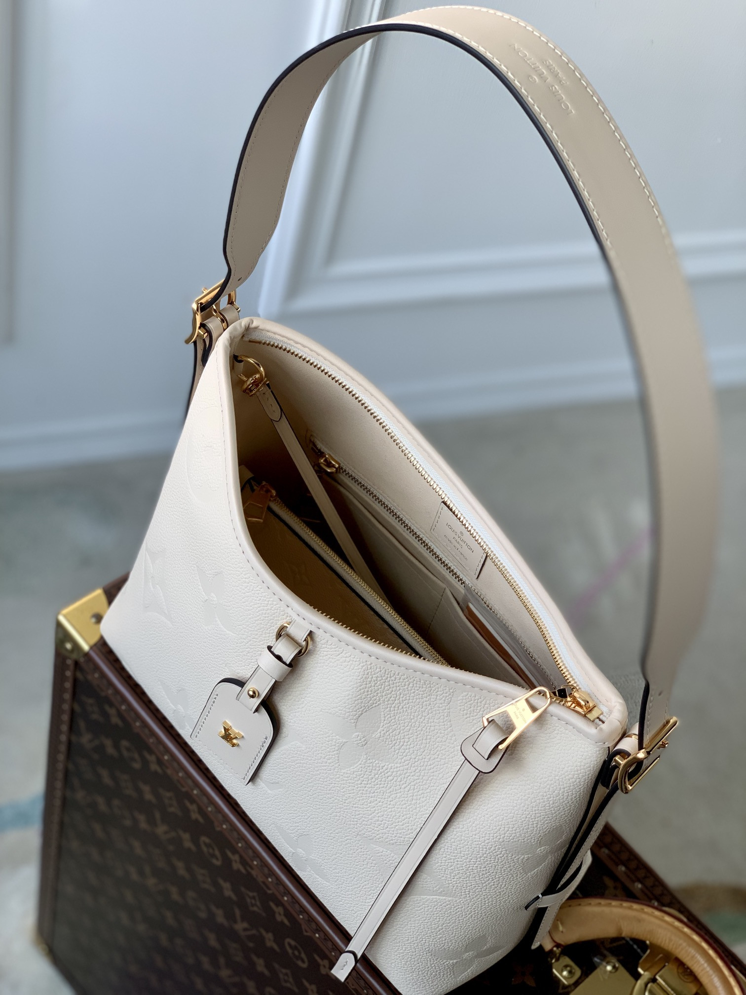 Louis Vuitton Carryall Bag