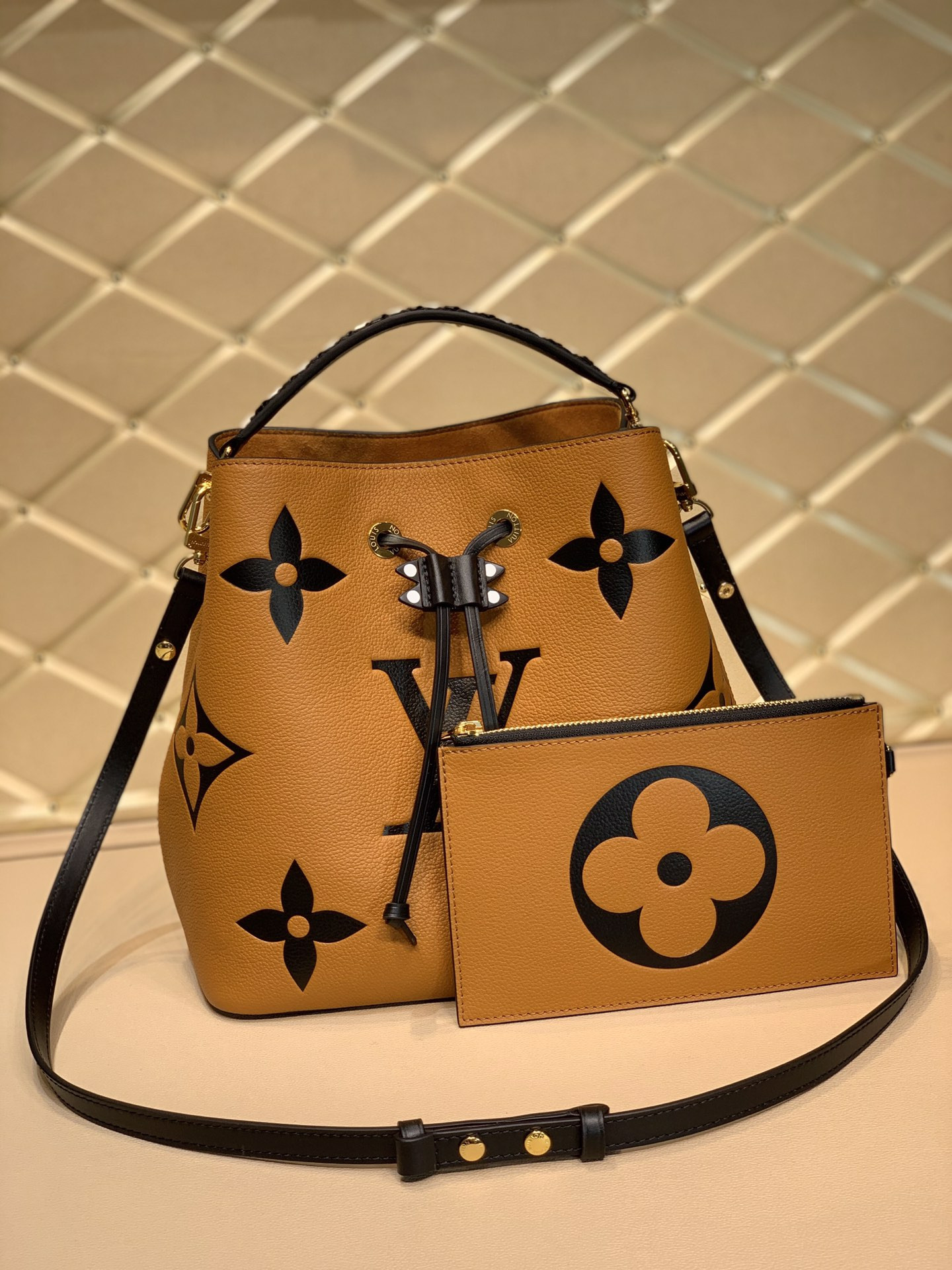 Louis Vuitton Néonoé Bag