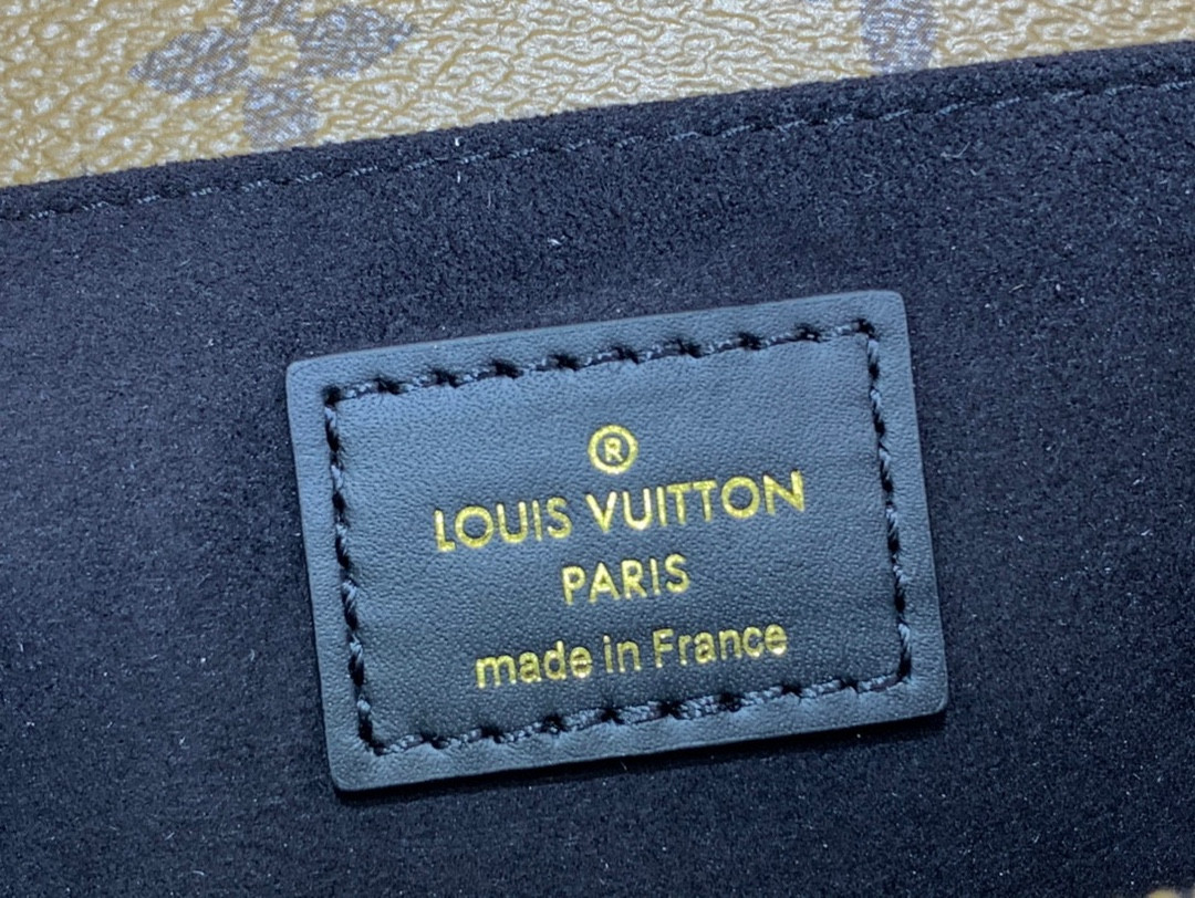 Louis Vuitton Pochette Métis East West Bag