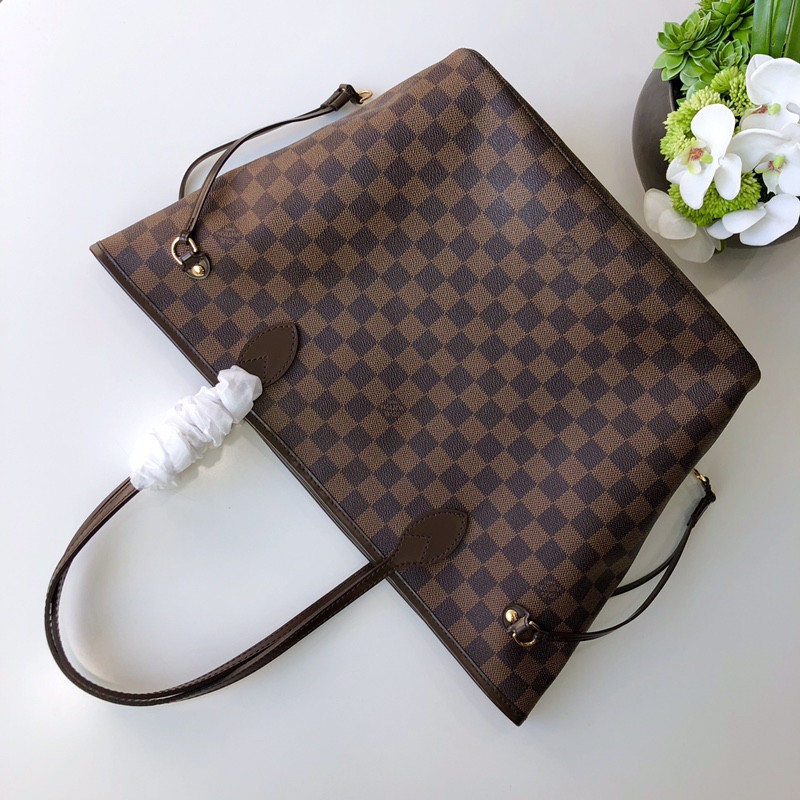 Louis Vuitton Neverfull Bag