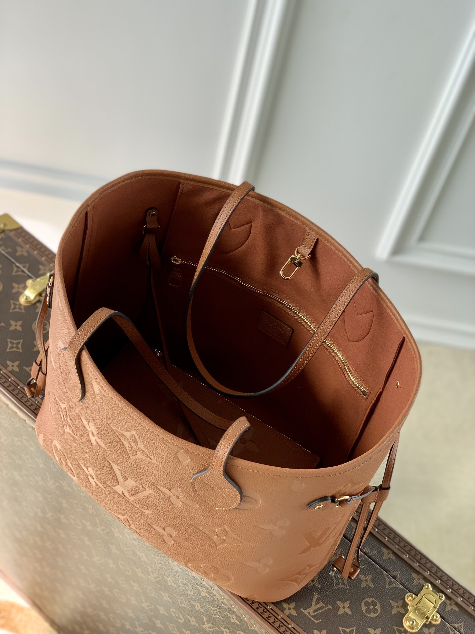 Louis Vuitton Neverfull Bag