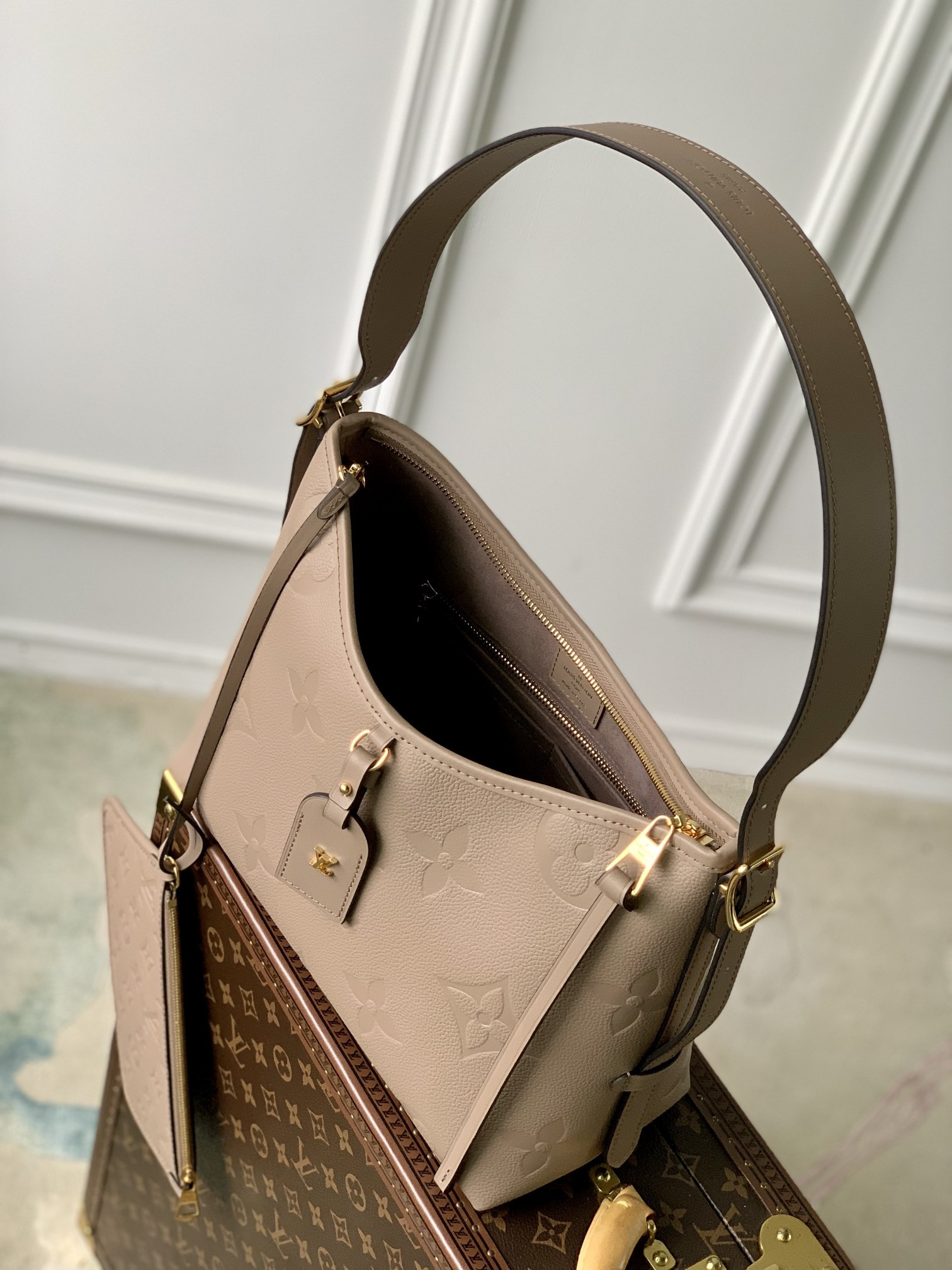 Louis Vuitton Carryall Bag