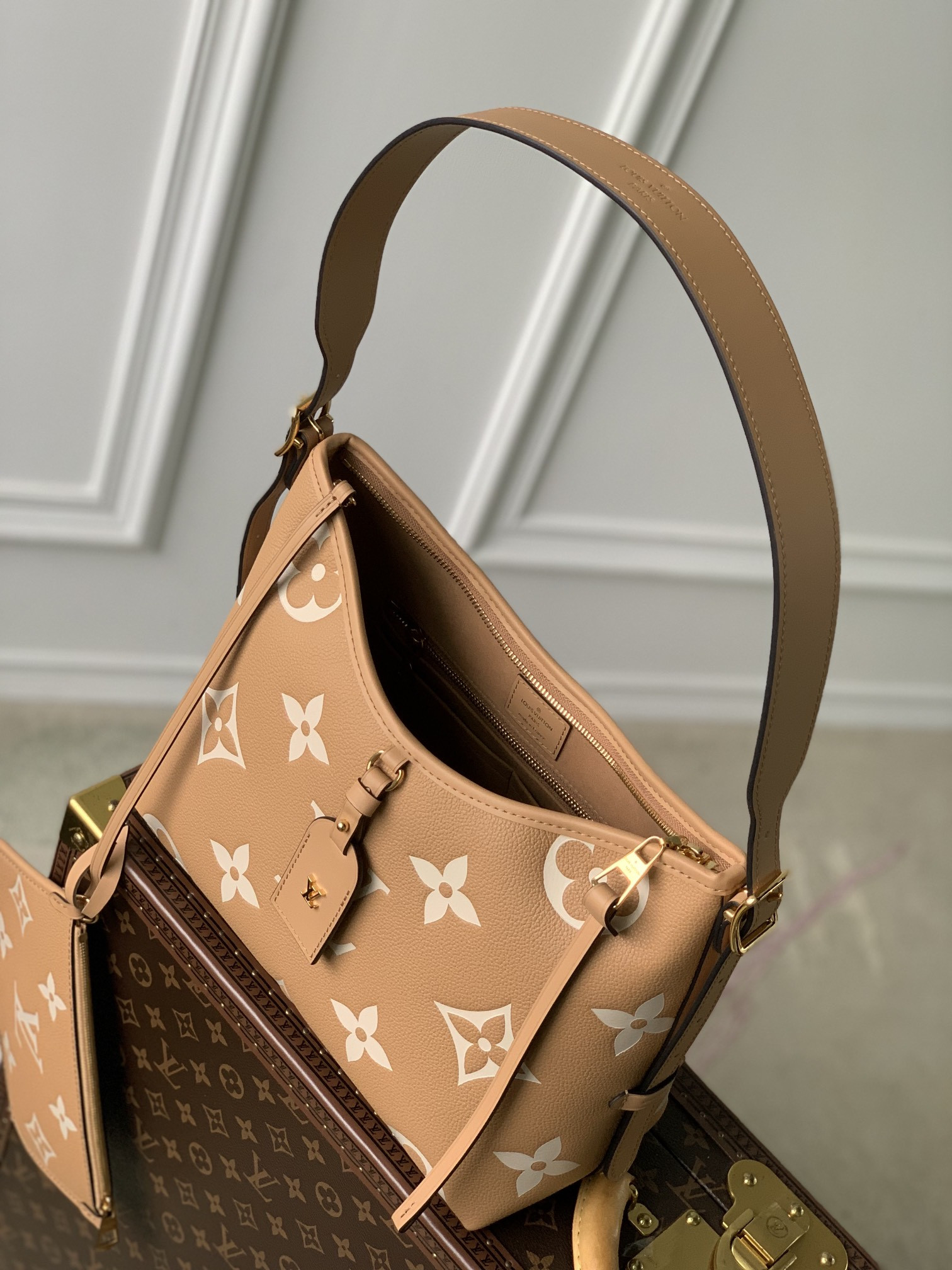 Louis Vuitton Carryall Bag