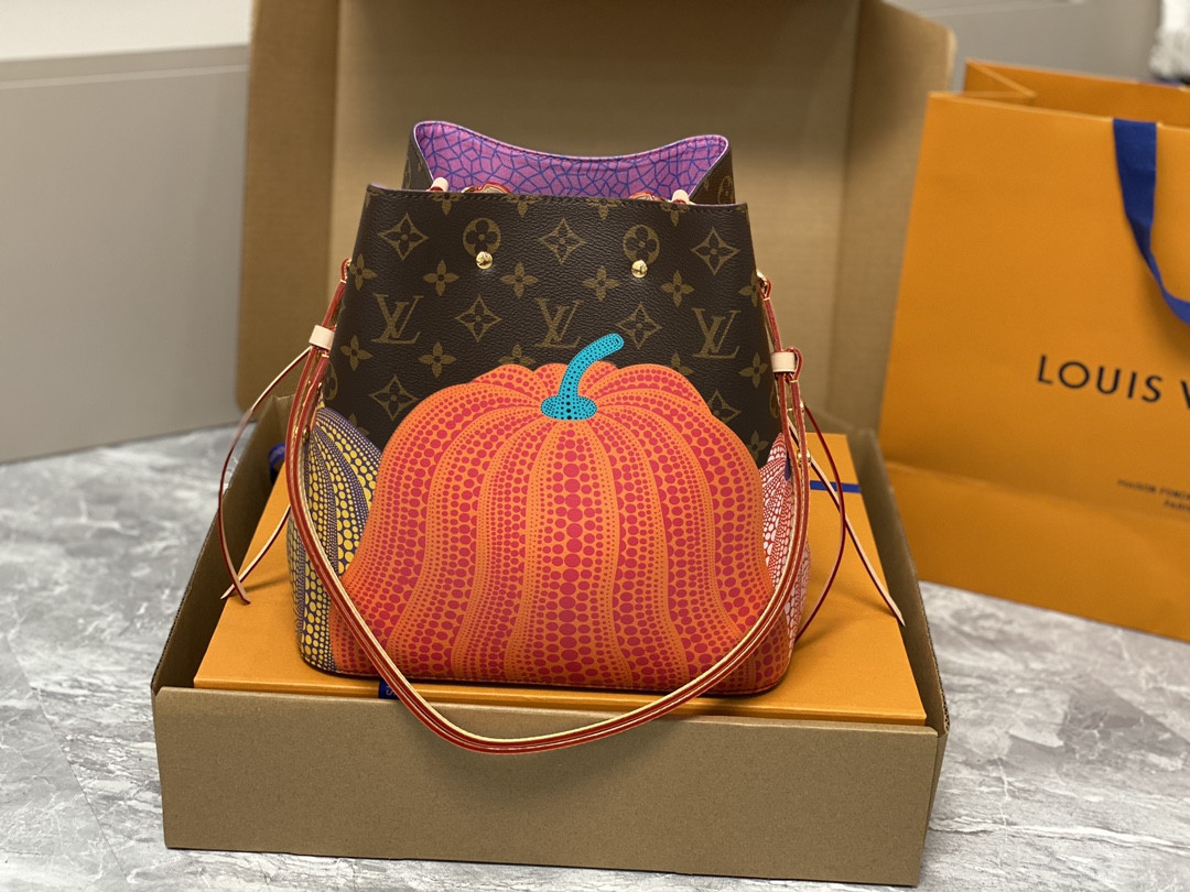 Louis Vuitton Néonoé Bag