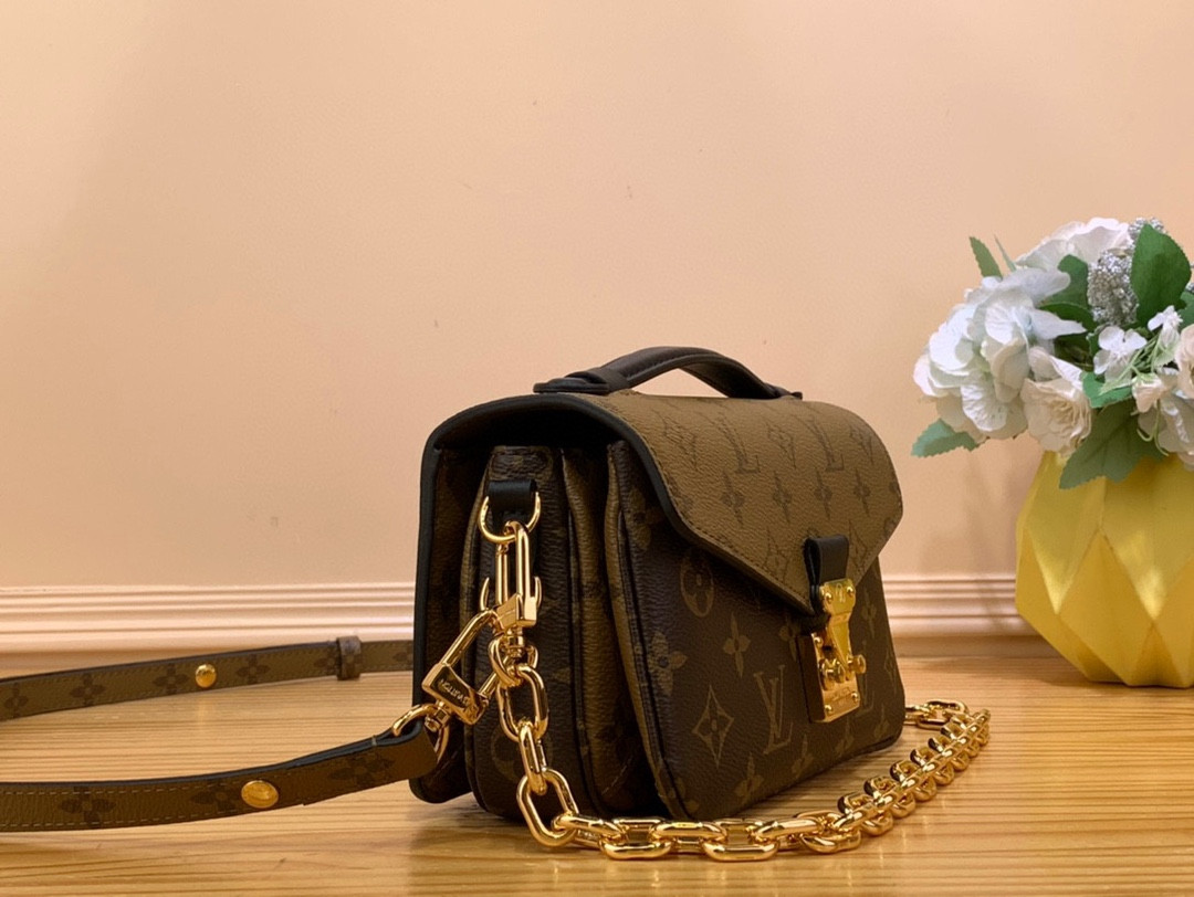 Louis Vuitton Pochette Métis East West Bag