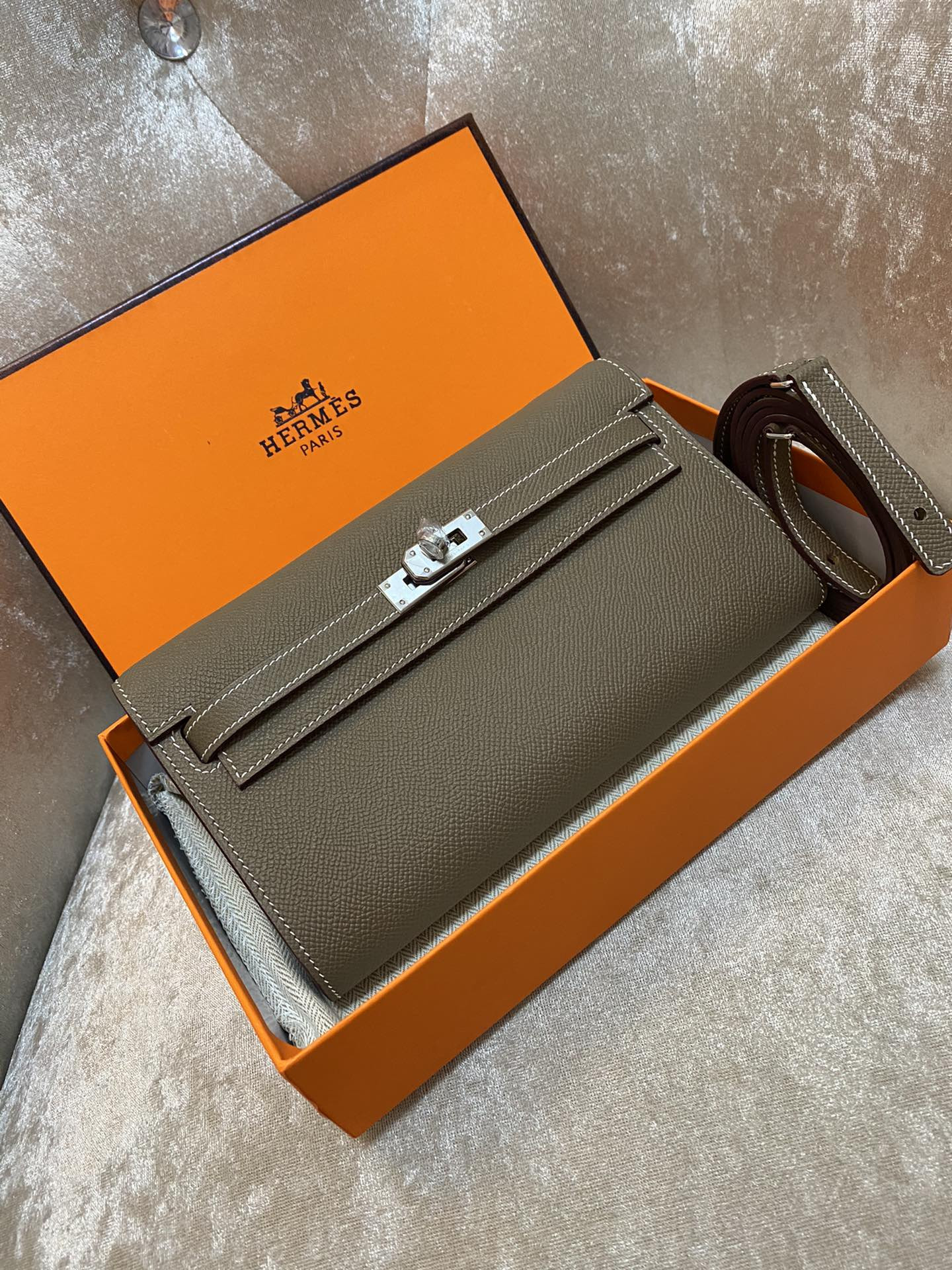 Kelly Classique To Go