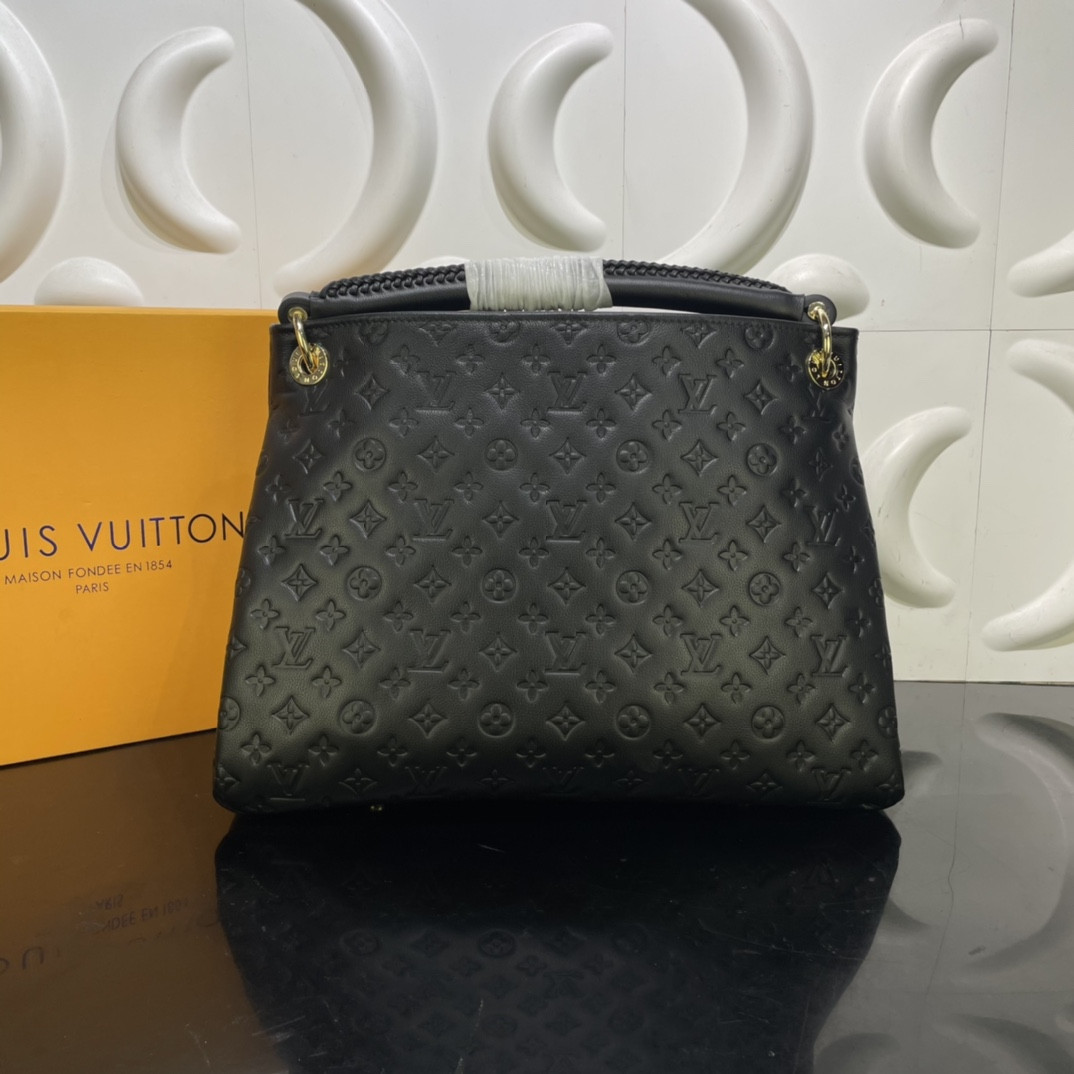 Louis Vuitton Artsy Bag