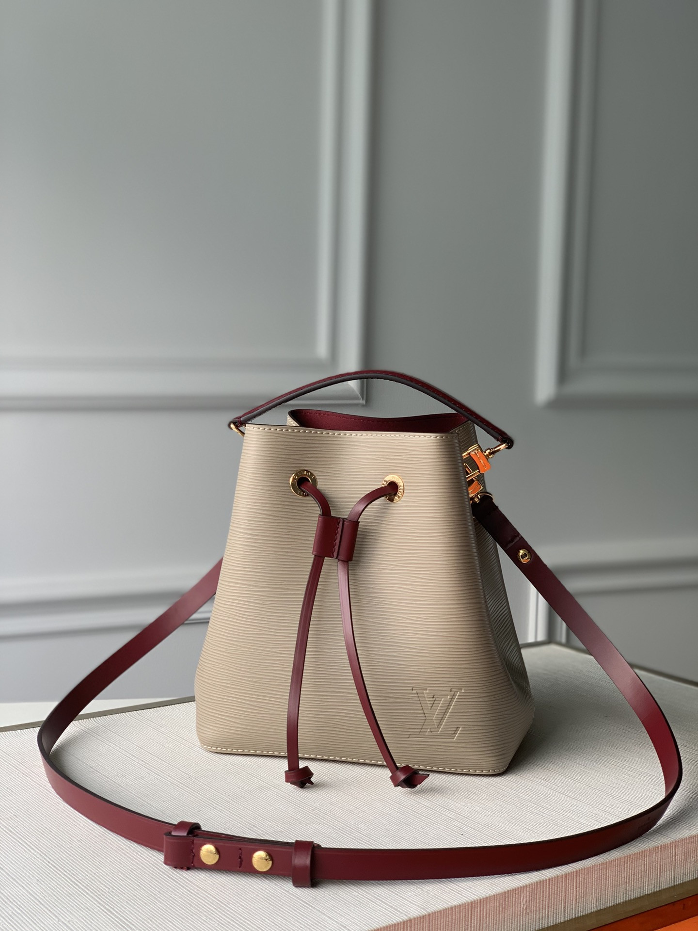 Louis Vuitton Néonoé Bag