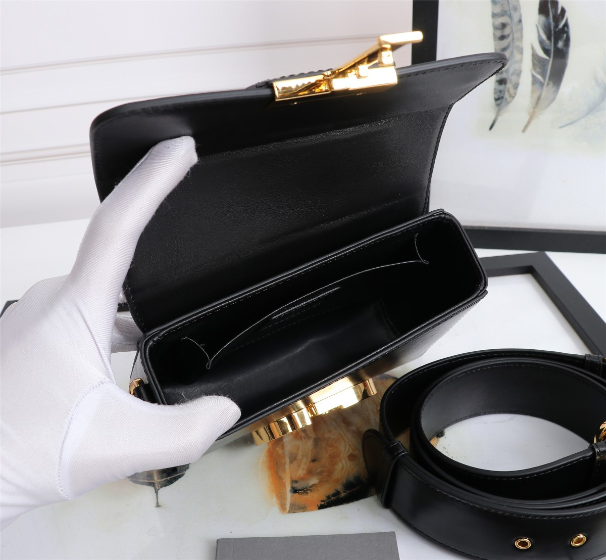 30 Montaigne Box Bag