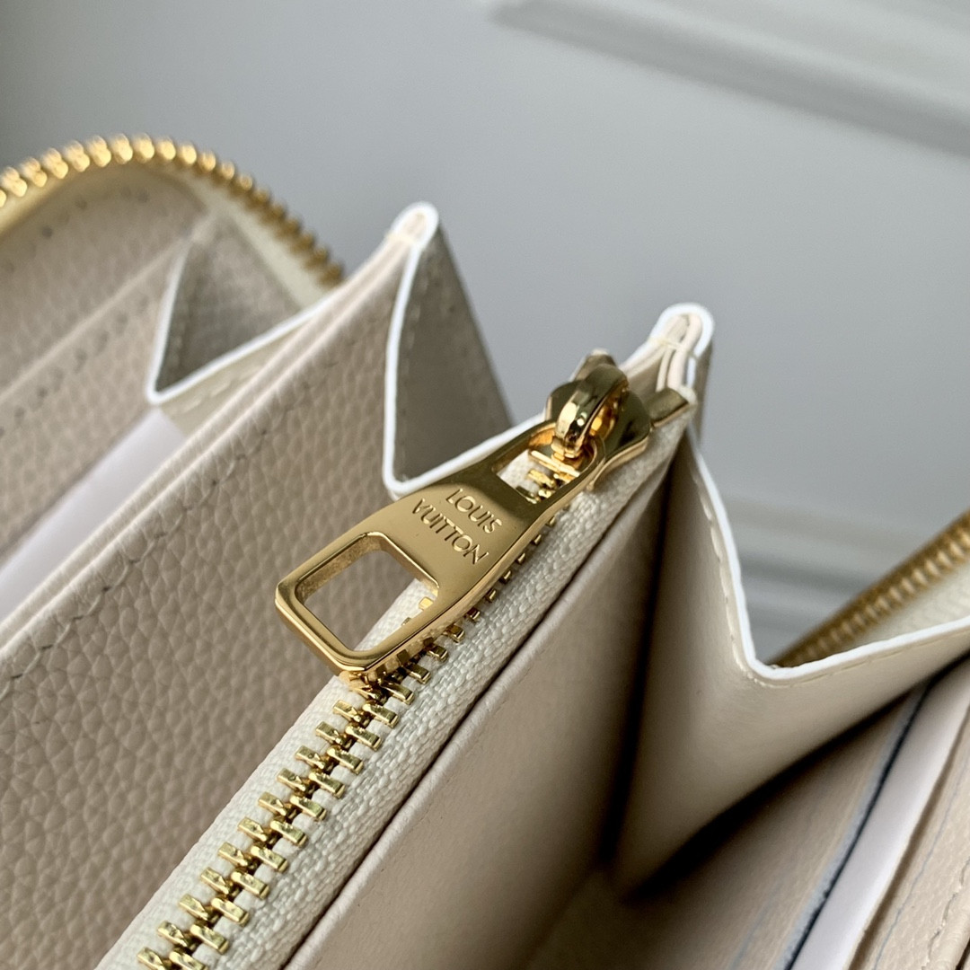 Louis Vuitton Zippy Wallet Bag