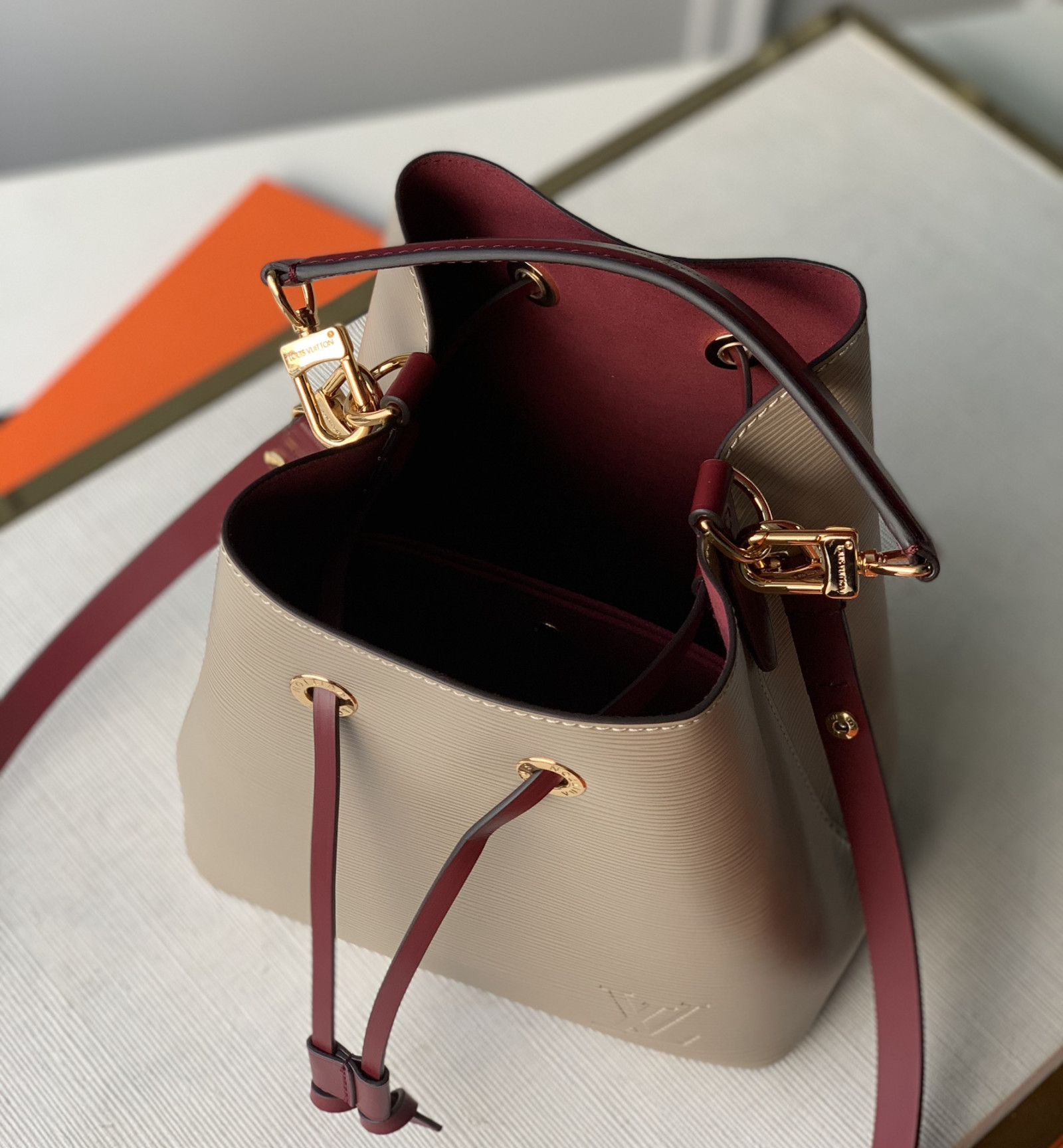 Louis Vuitton Néonoé Bag