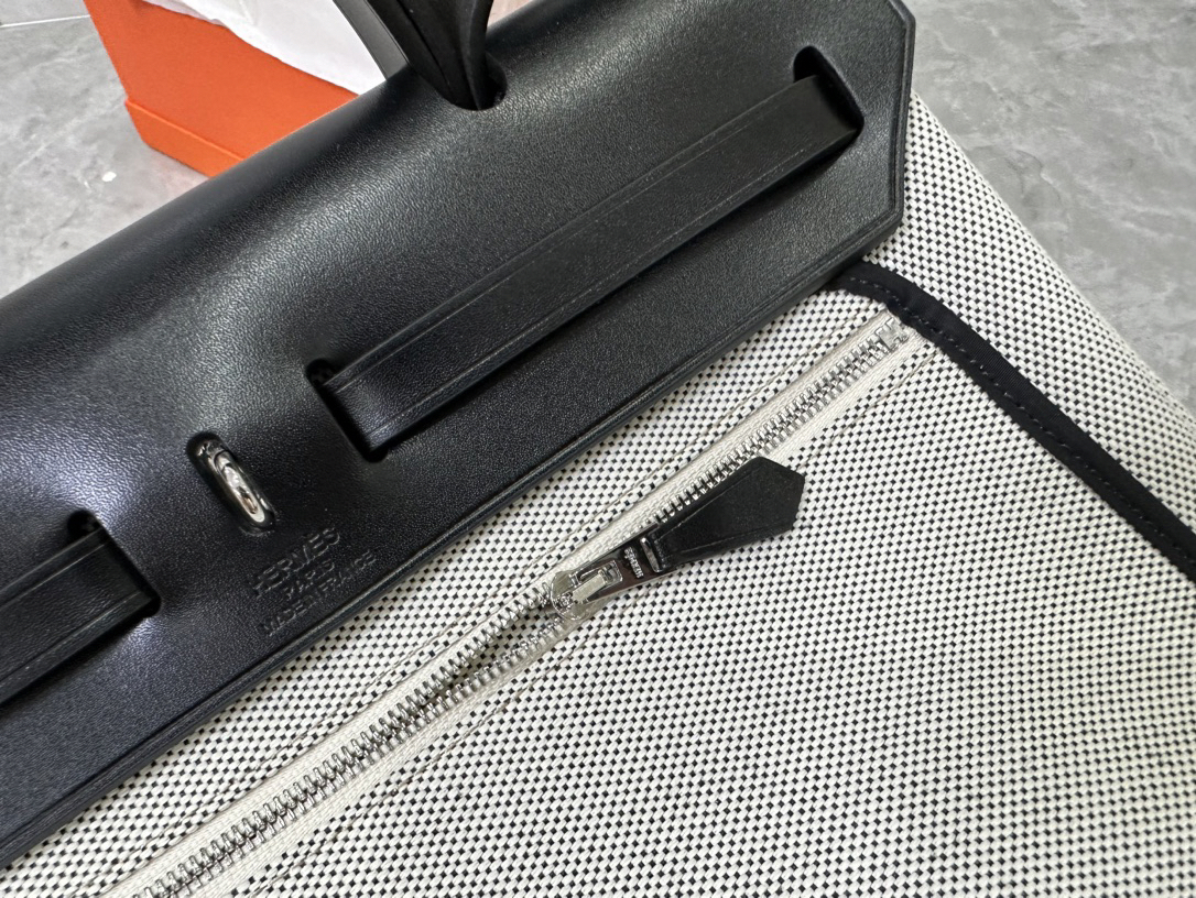 Hermès limited edition color matching Herbag Size: 31cm