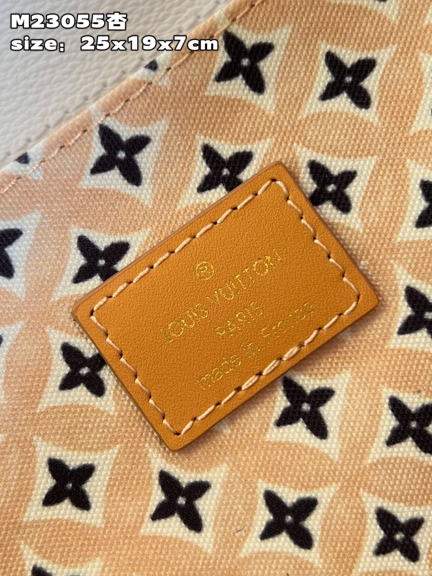 Louis Vuitton Pochette Metis Bag