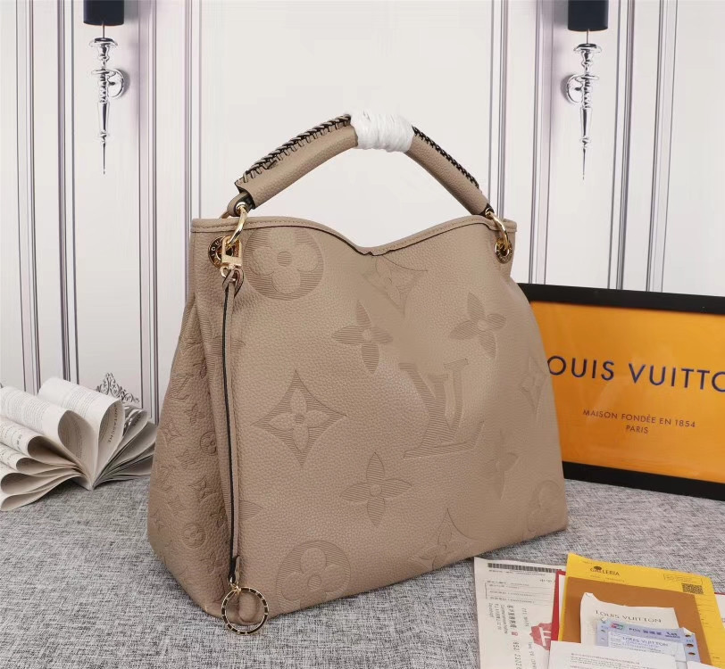 Louis Vuitton Artsy Bag
