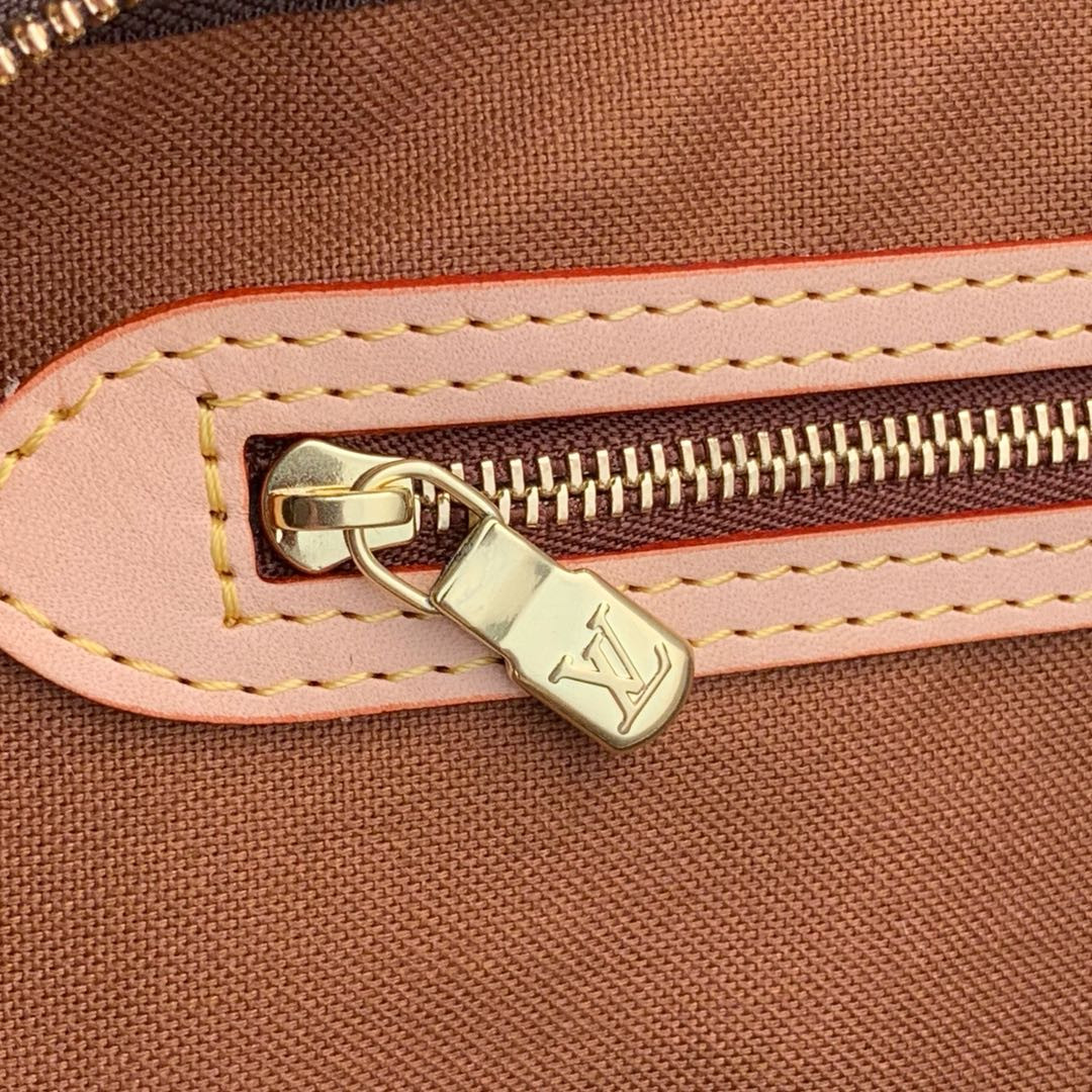 Louis Vuitton Speedy Bandoulière Bag