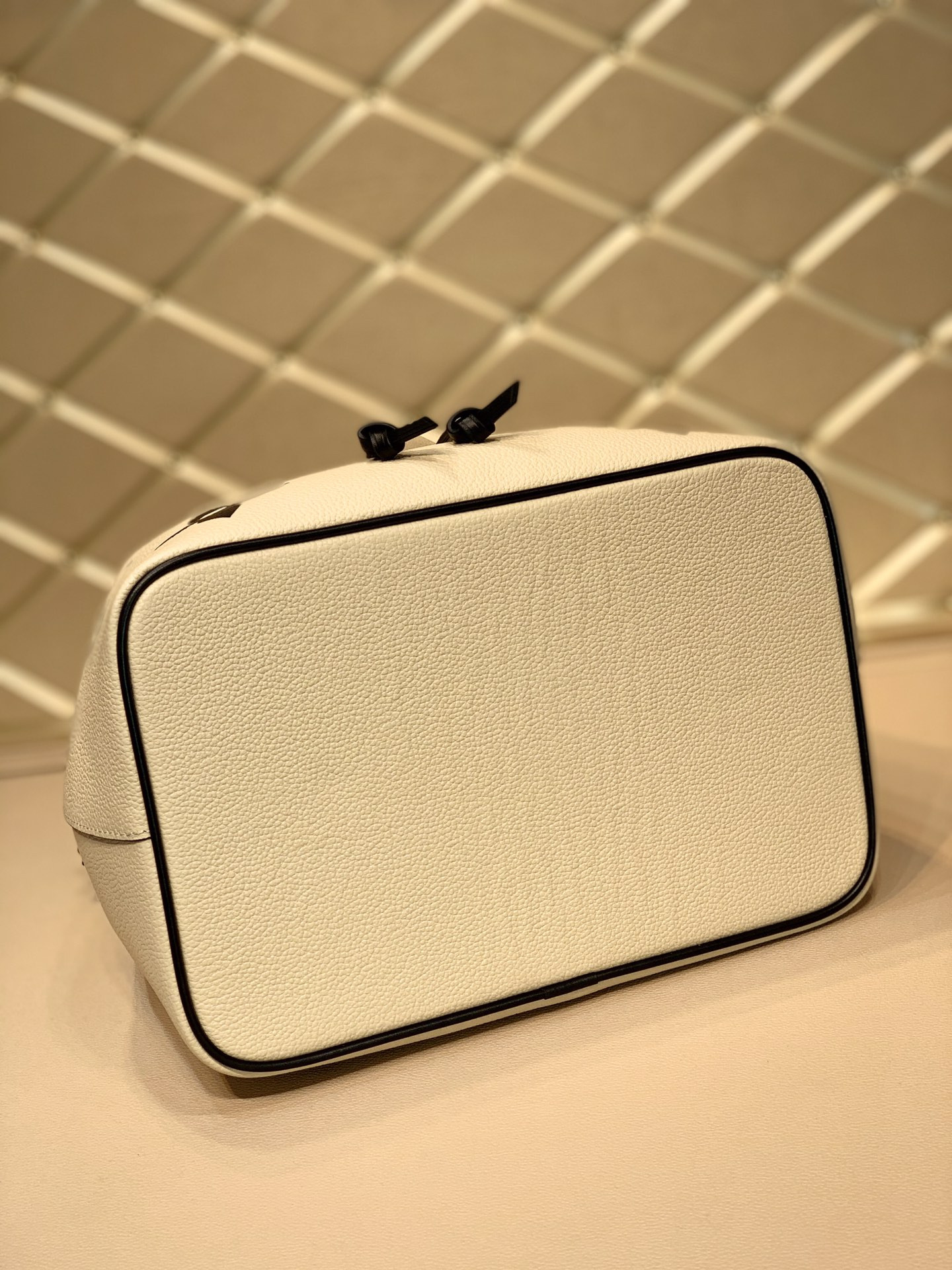 Louis Vuitton Néonoé Bag