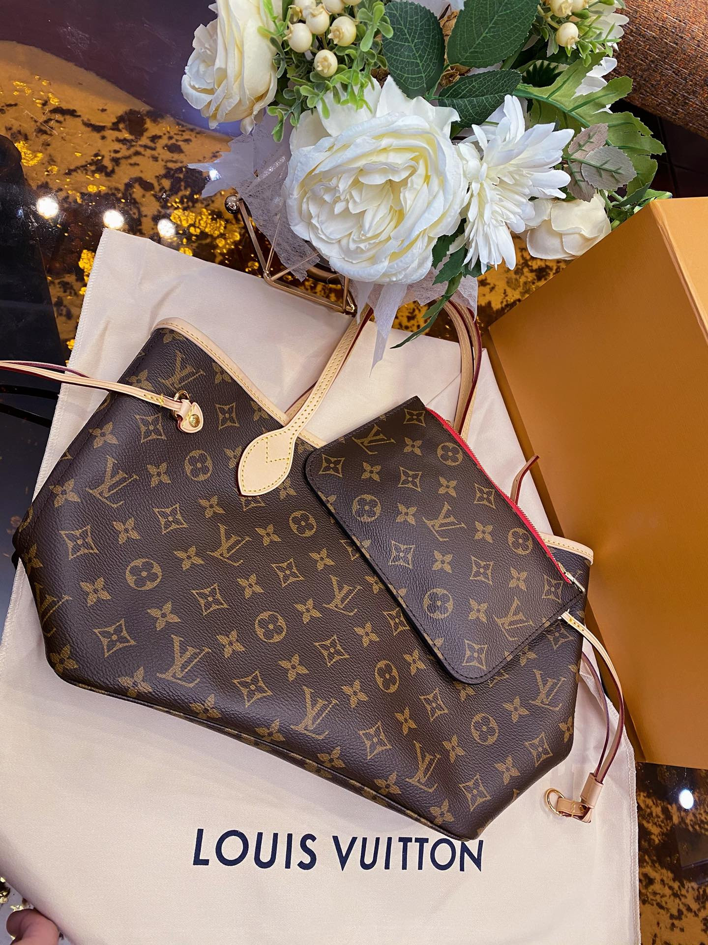Louis Vuitton Neverfull Bag