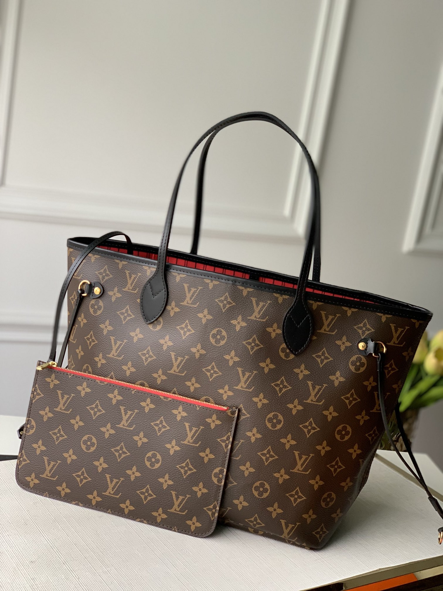 Louis Vuitton Neverfull Bag