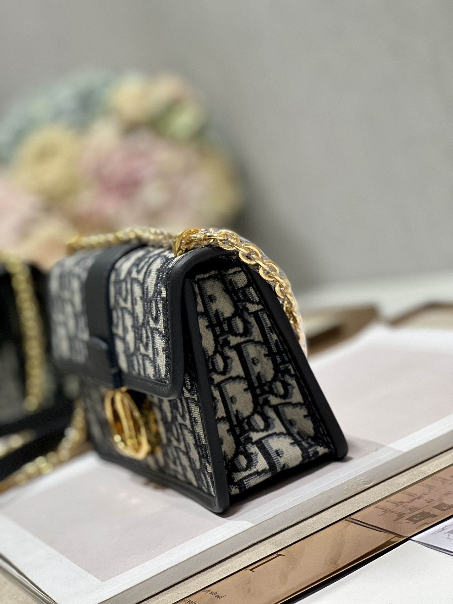 30 Montaigne East-west Bag With Chain