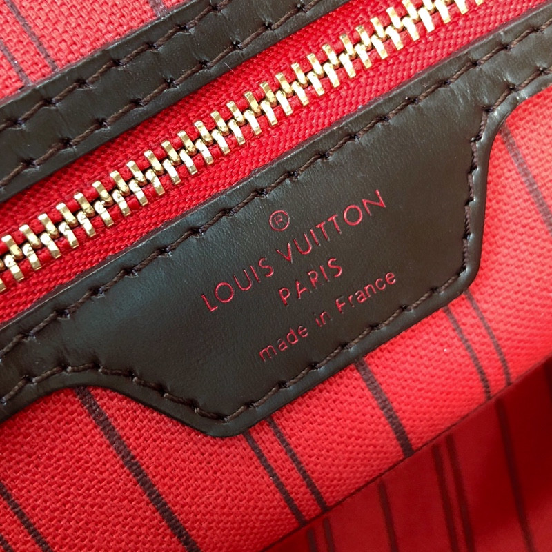 Louis Vuitton Neverfull Bag
