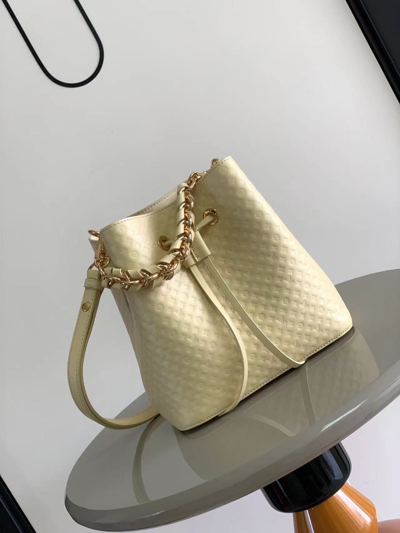 Louis Vuitton Néonoé Bag