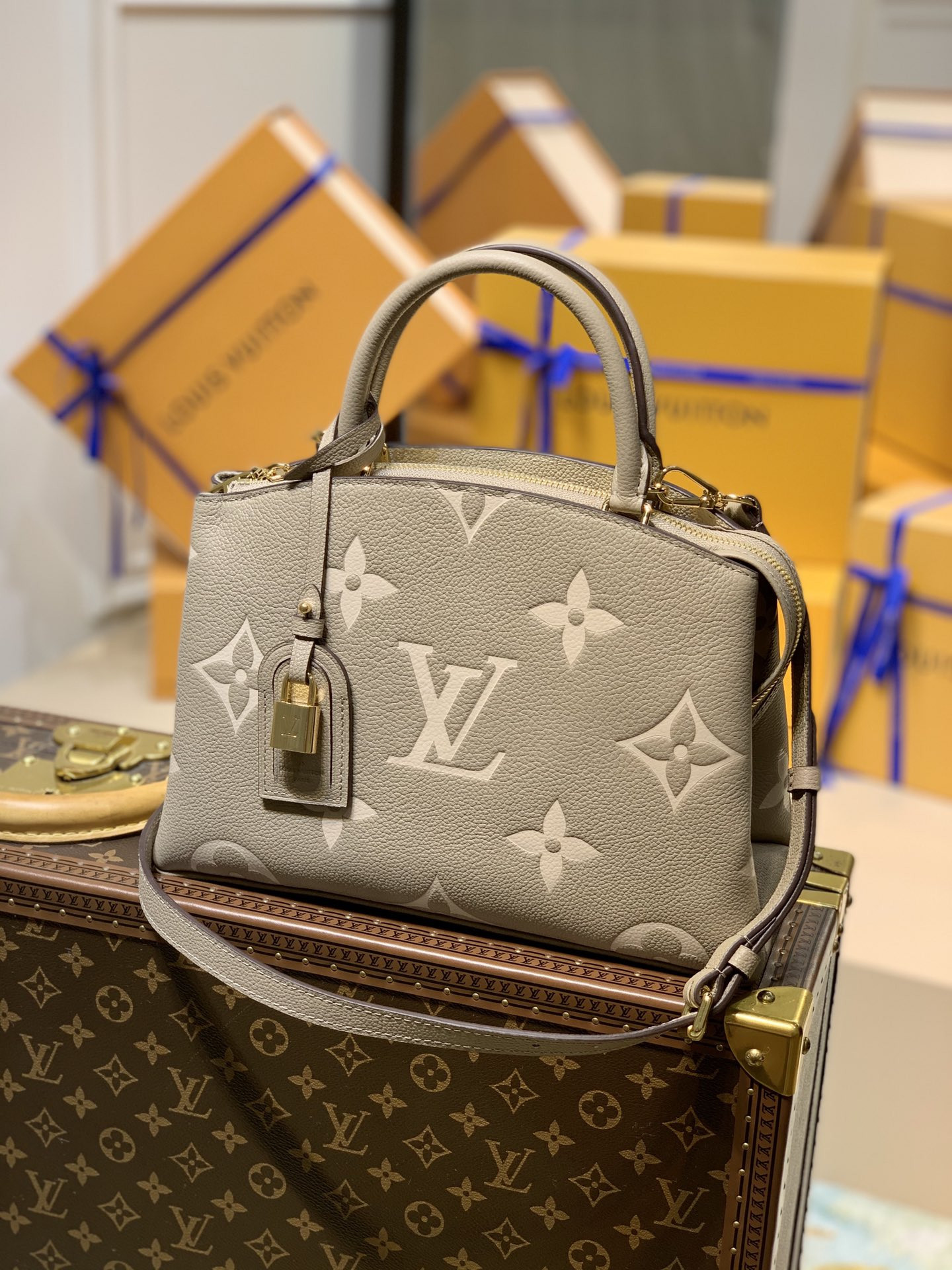 Louis Vuitton Petit Palais Bag