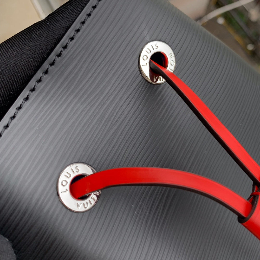 Louis Vuitton Néonoé Bag