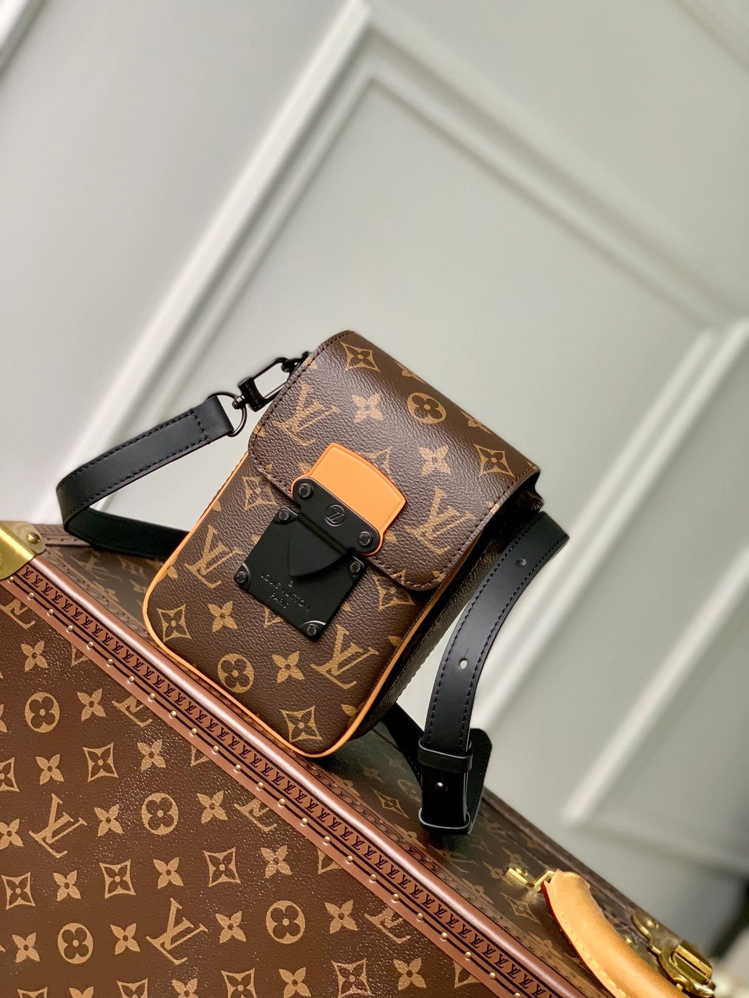 Louis Vuitton S-lock Bag