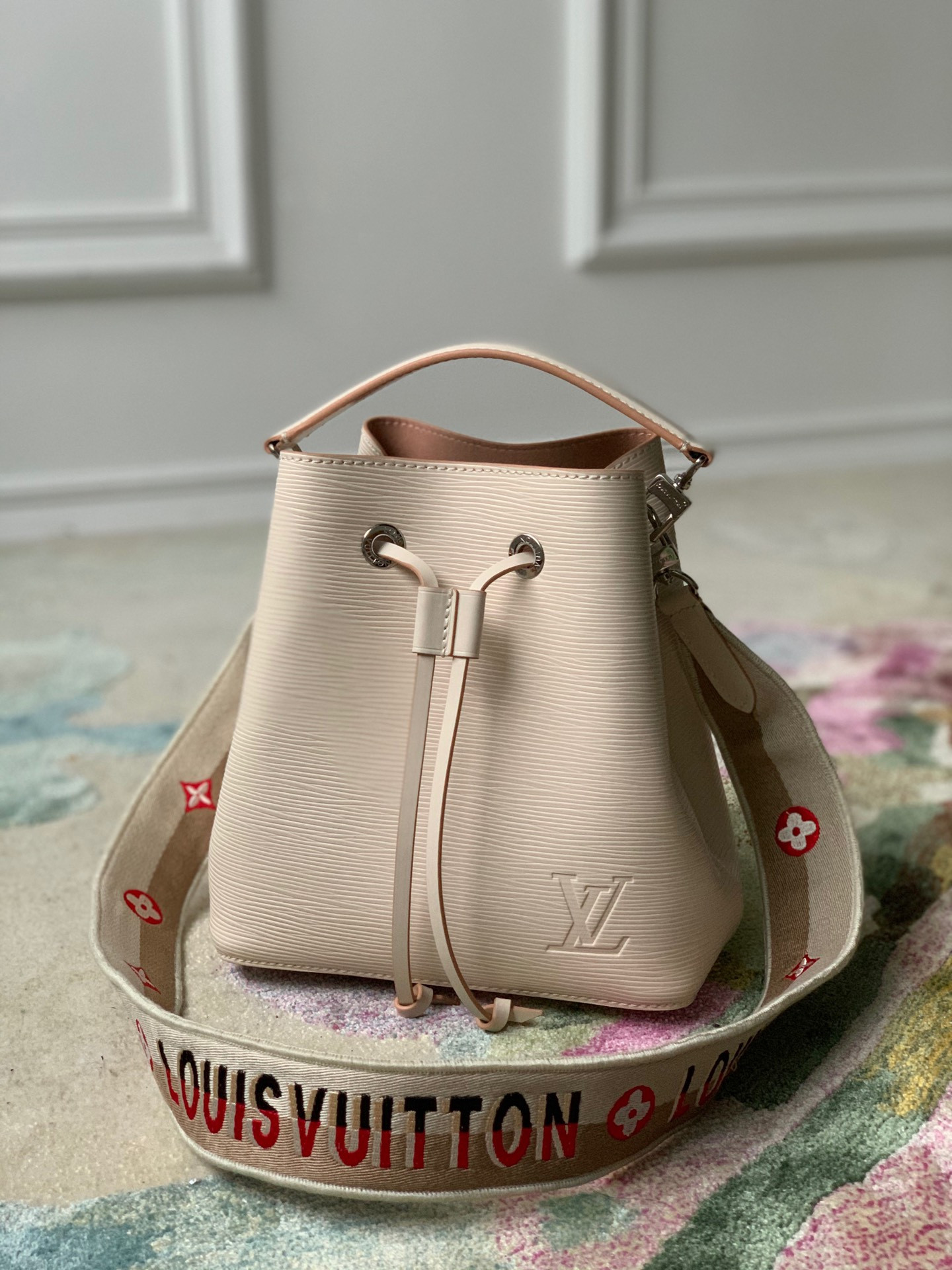 Louis Vuitton Néonoé Bag