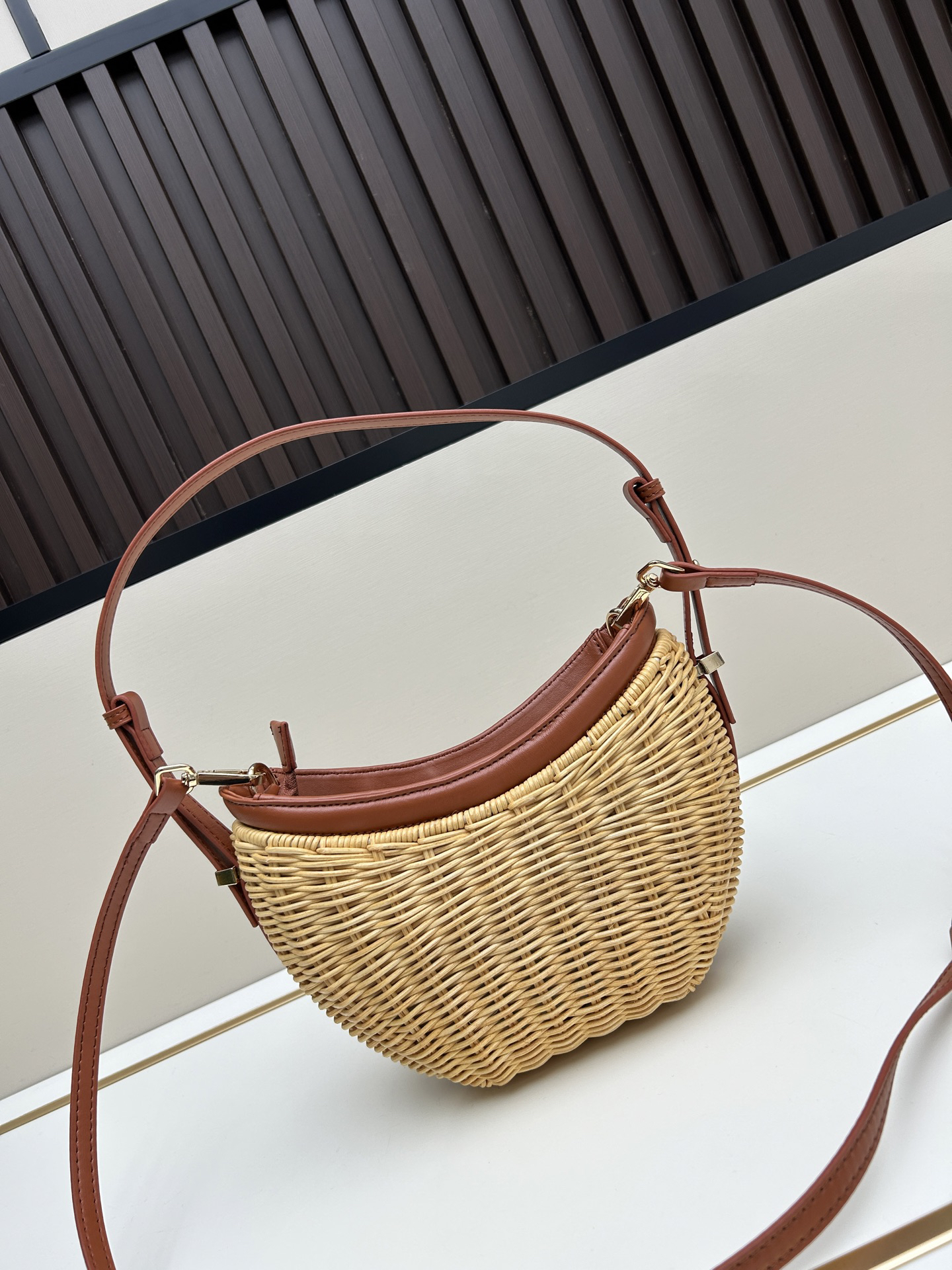 RADA woven style bag size 25x15x7, model 2528