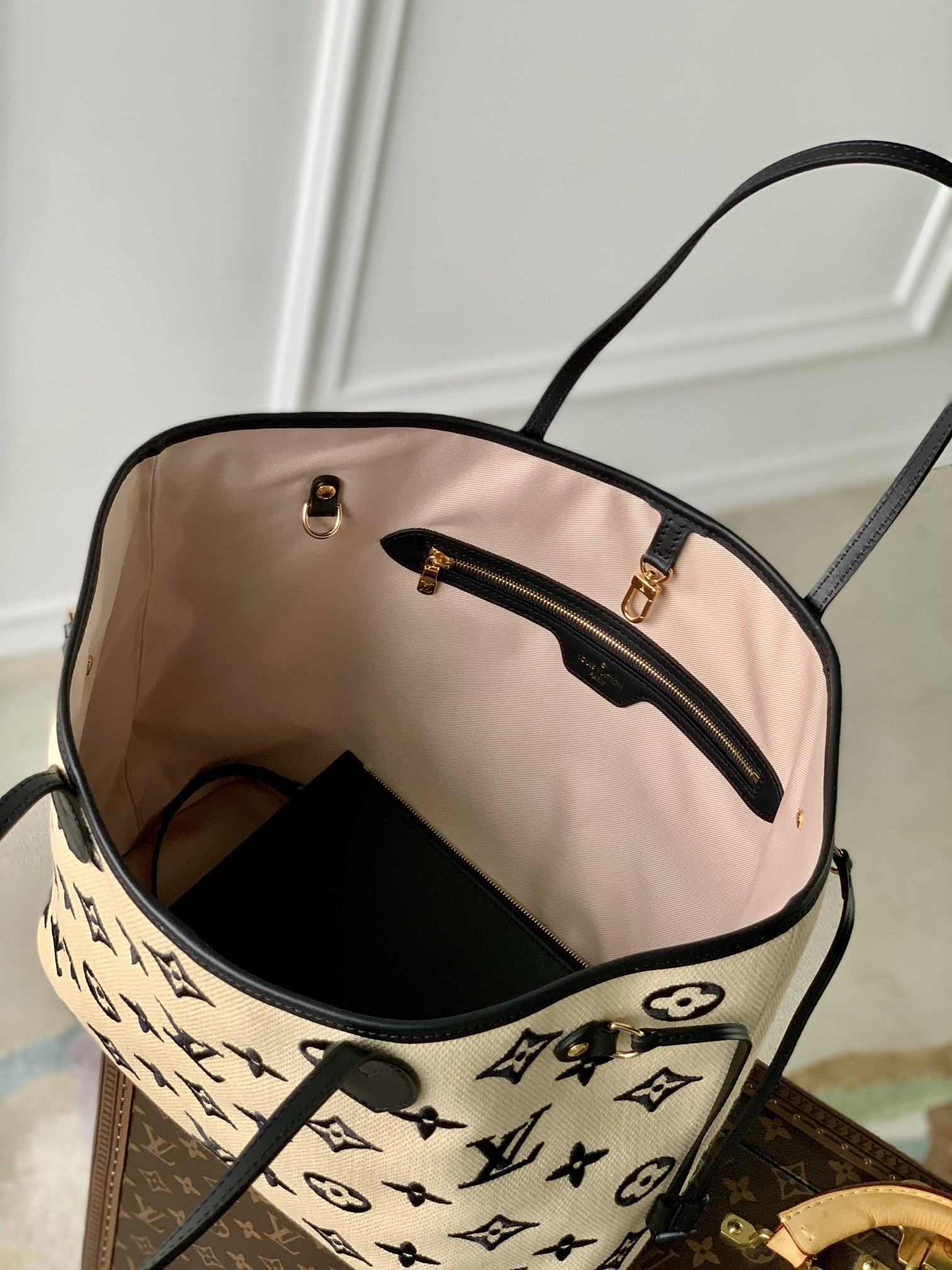 Louis Vuitton Neverfull Bag