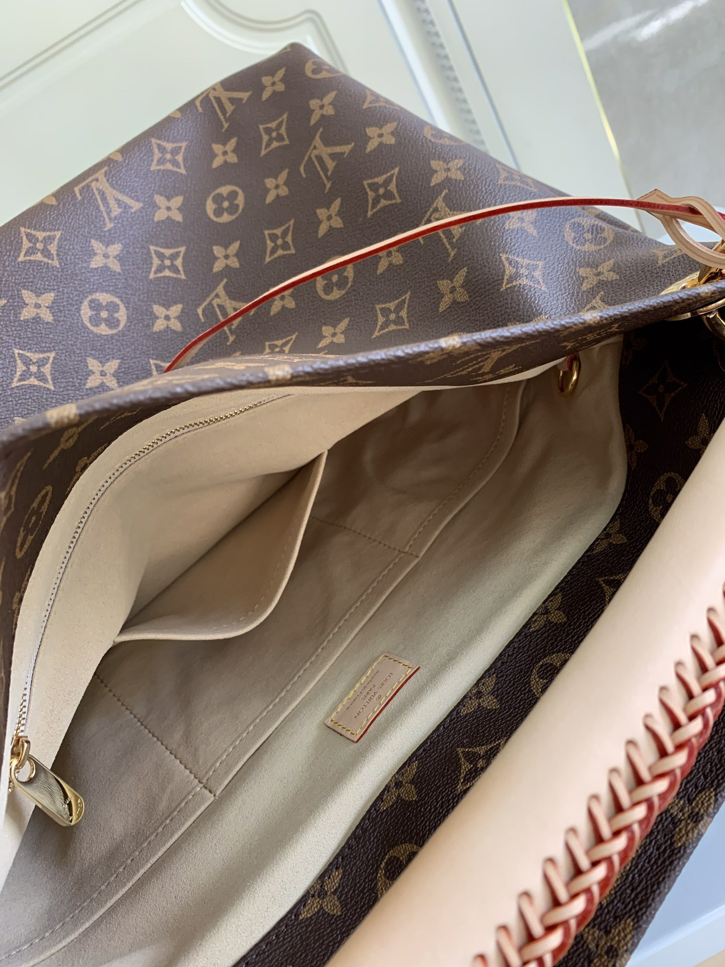 Louis Vuitton Artsy Bag