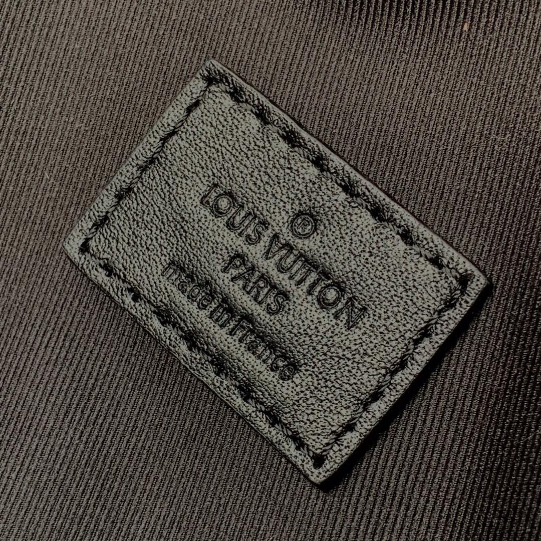 Louis Vuitton Discovery Bag