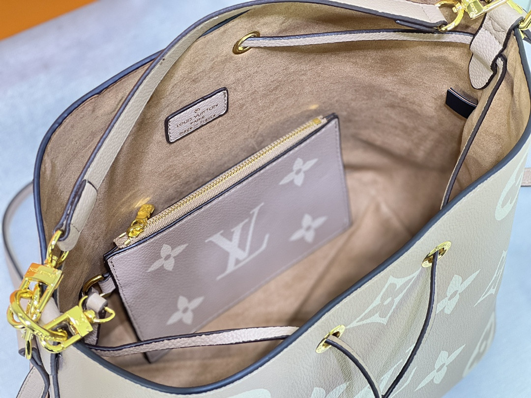 Louis Vuitton Néonoé Bag