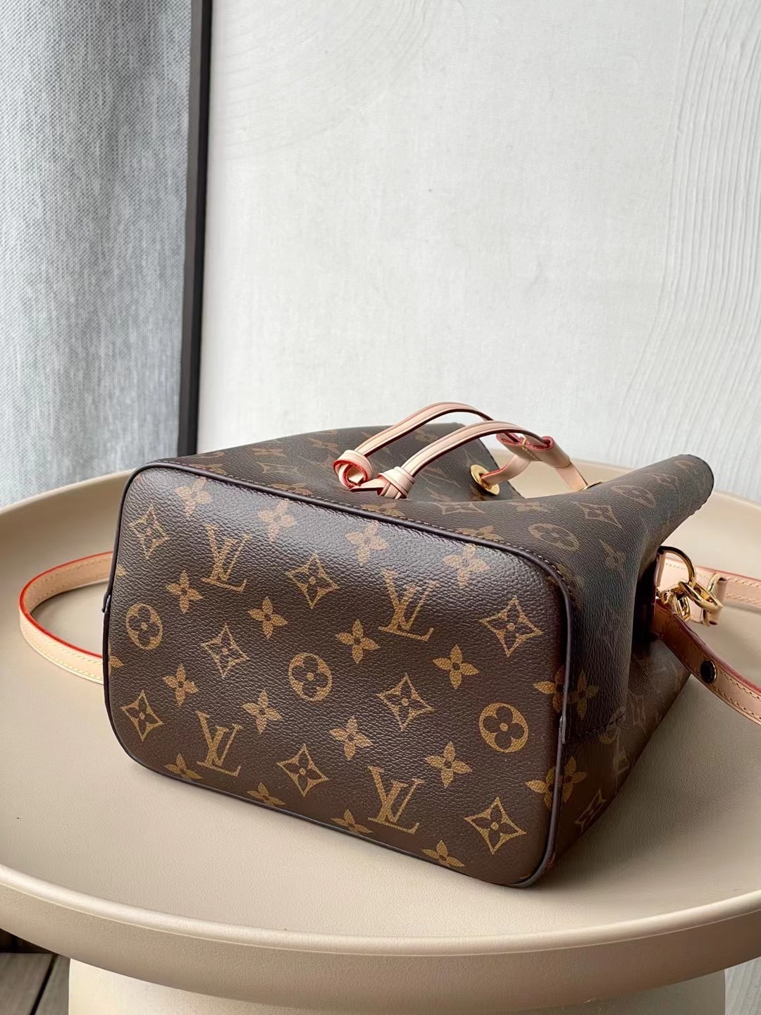 Louis Vuitton Néonoé Bag