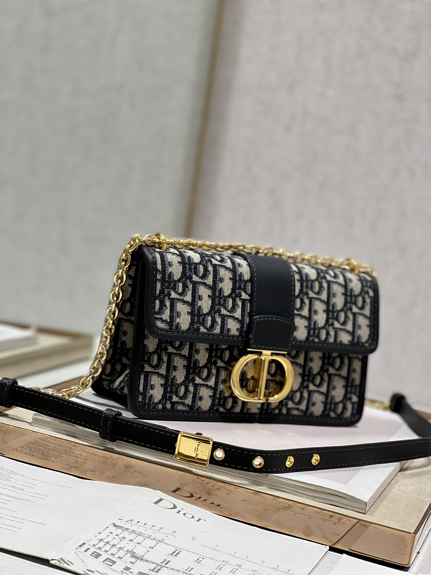 30 Montaigne East-west Bag With Chain