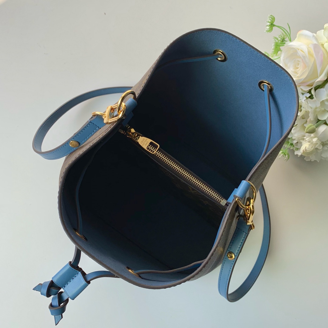 Louis Vuitton Néonoé Bag