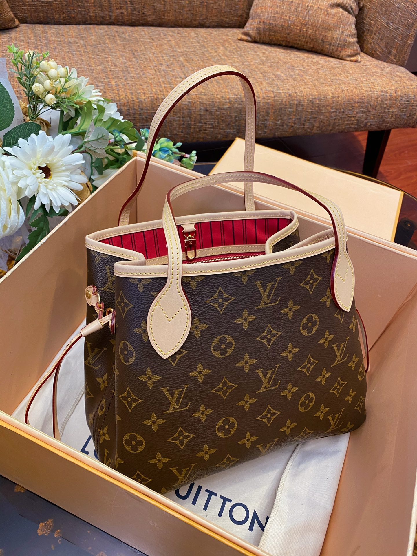 Louis Vuitton Neverfull Bag