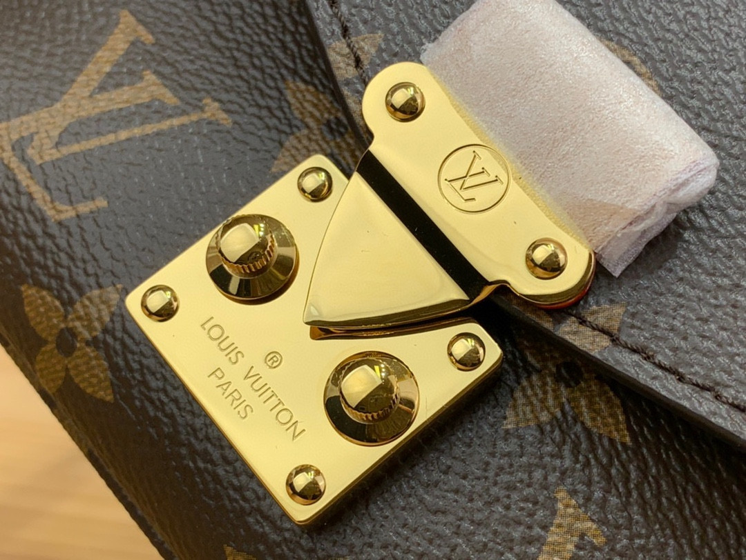 Louis Vuitton Pochette Métis East West Bag