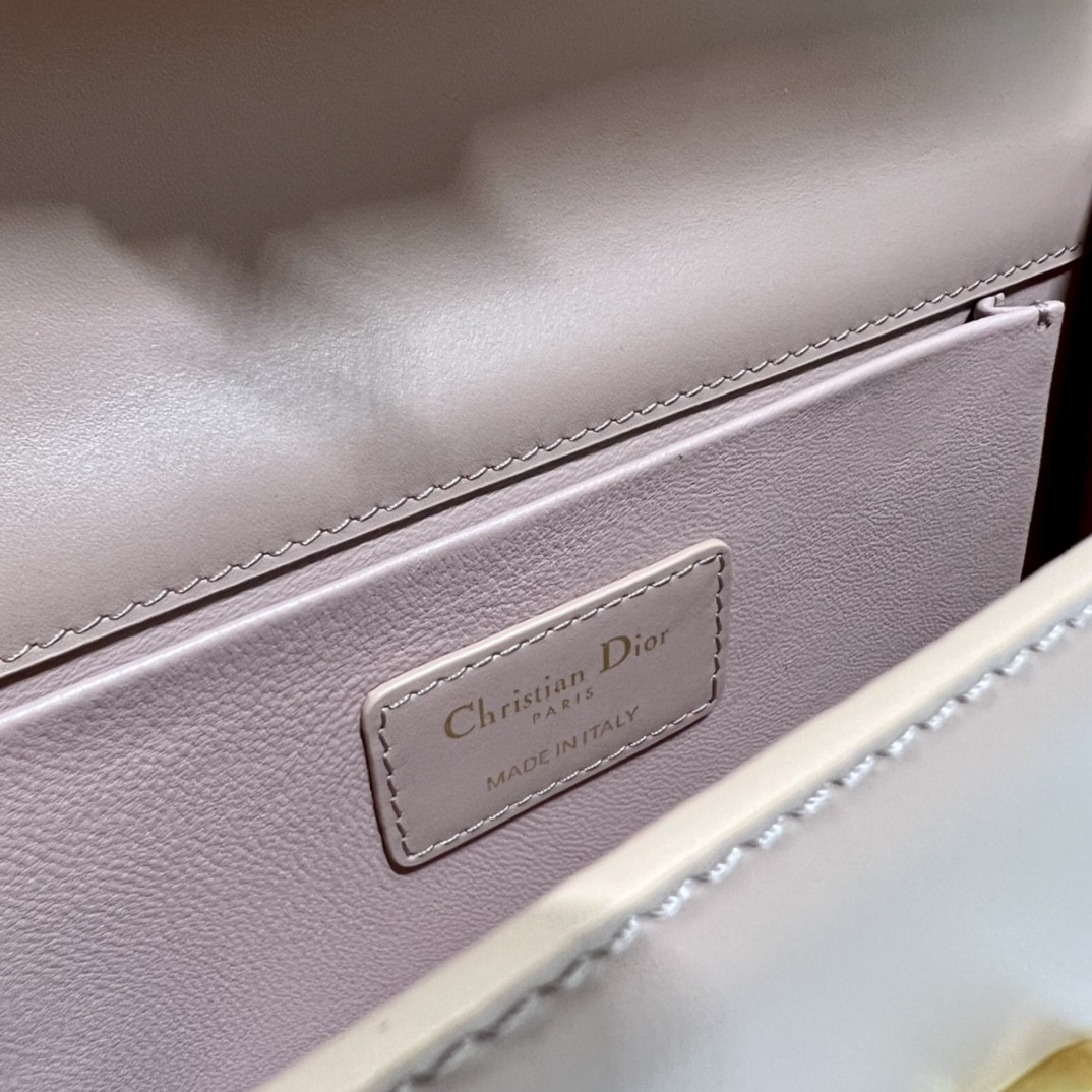 30 Montaigne East-west Bag With Chain