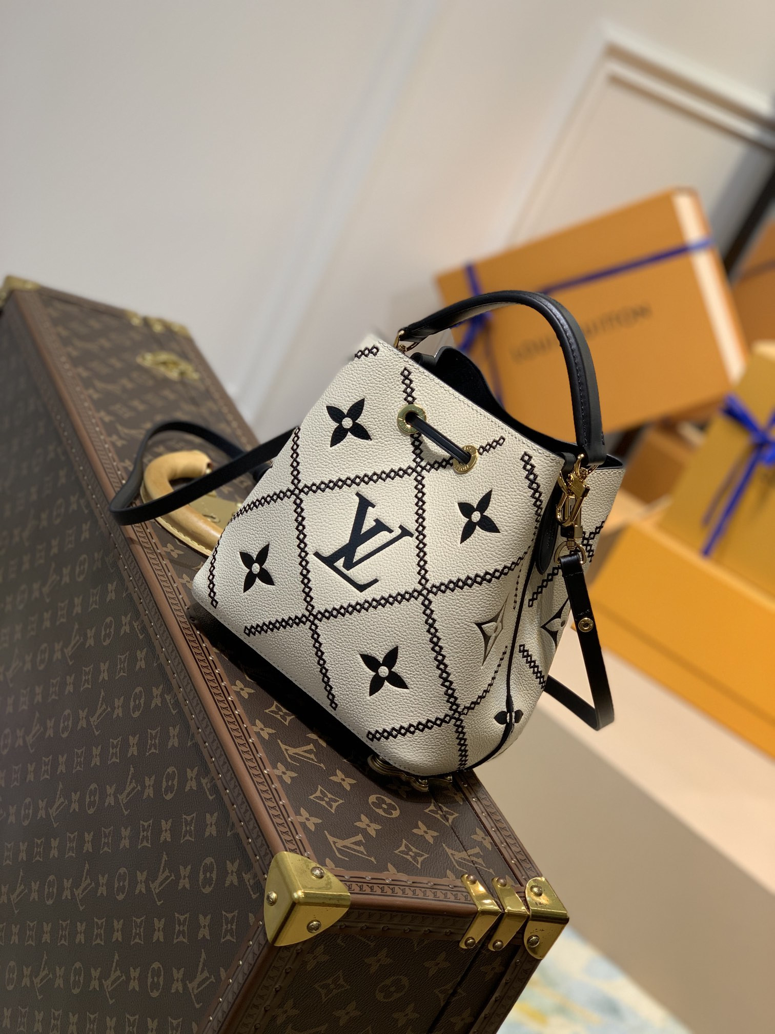 Louis Vuitton Néonoé Bag