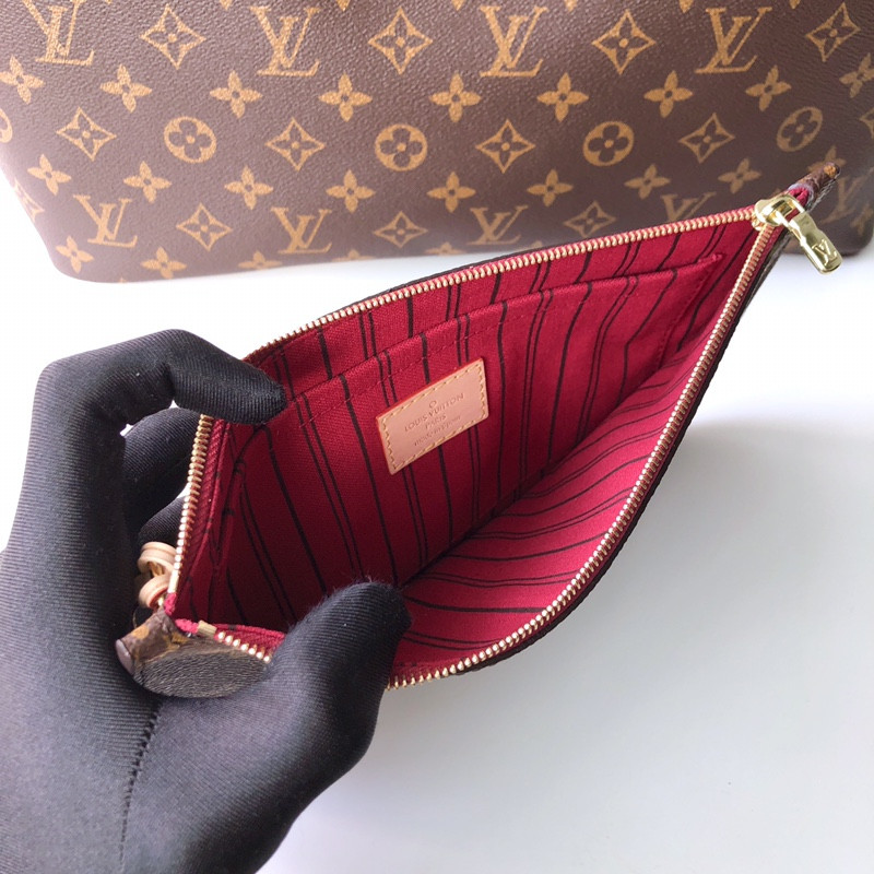 Louis Vuitton Neverfull Bag