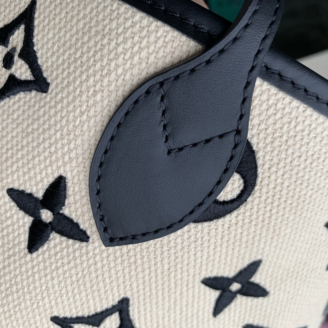 Louis Vuitton Neverfull Bag